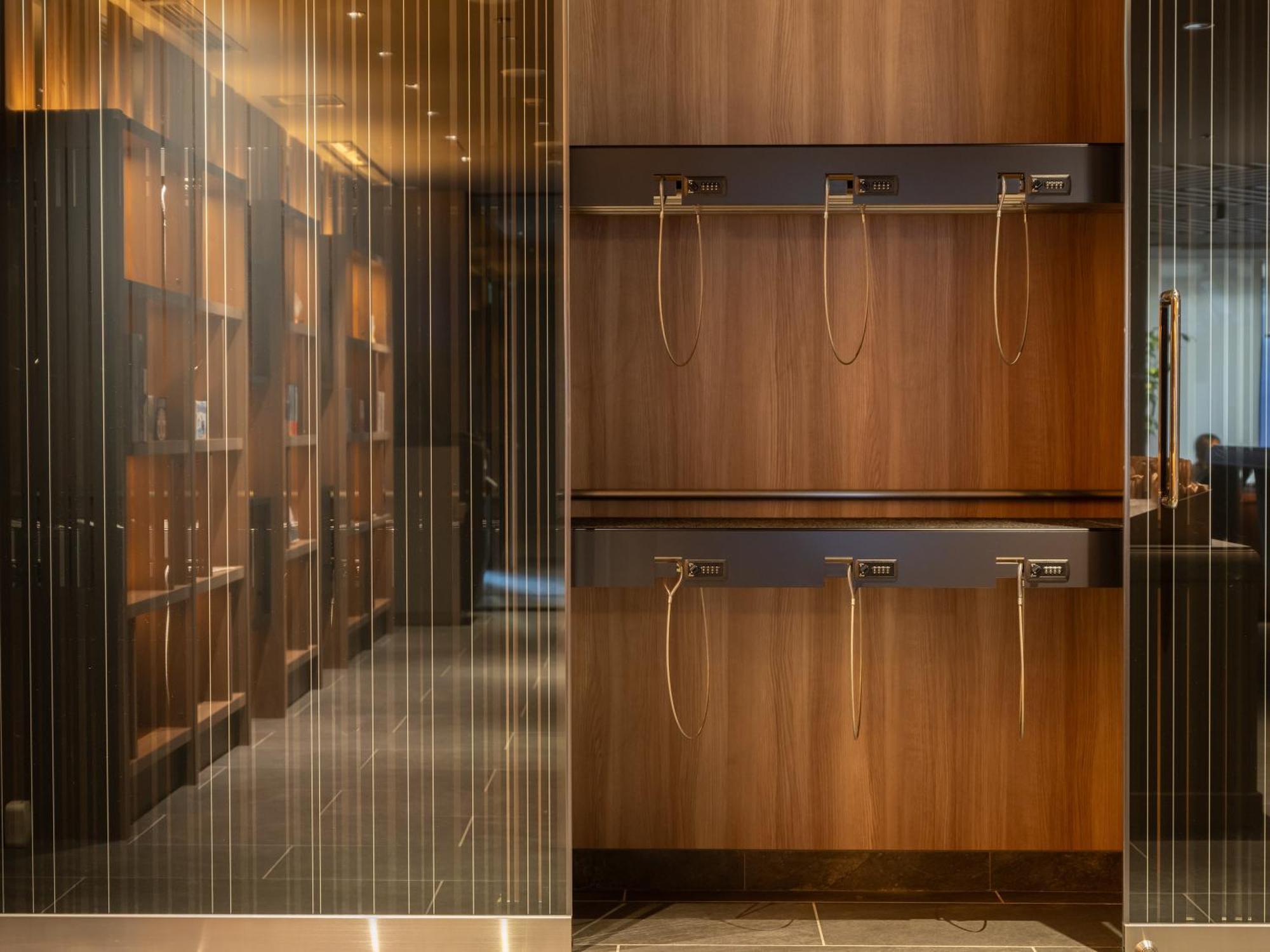 Отель Insomnia Kyoto Oike Экстерьер фото
