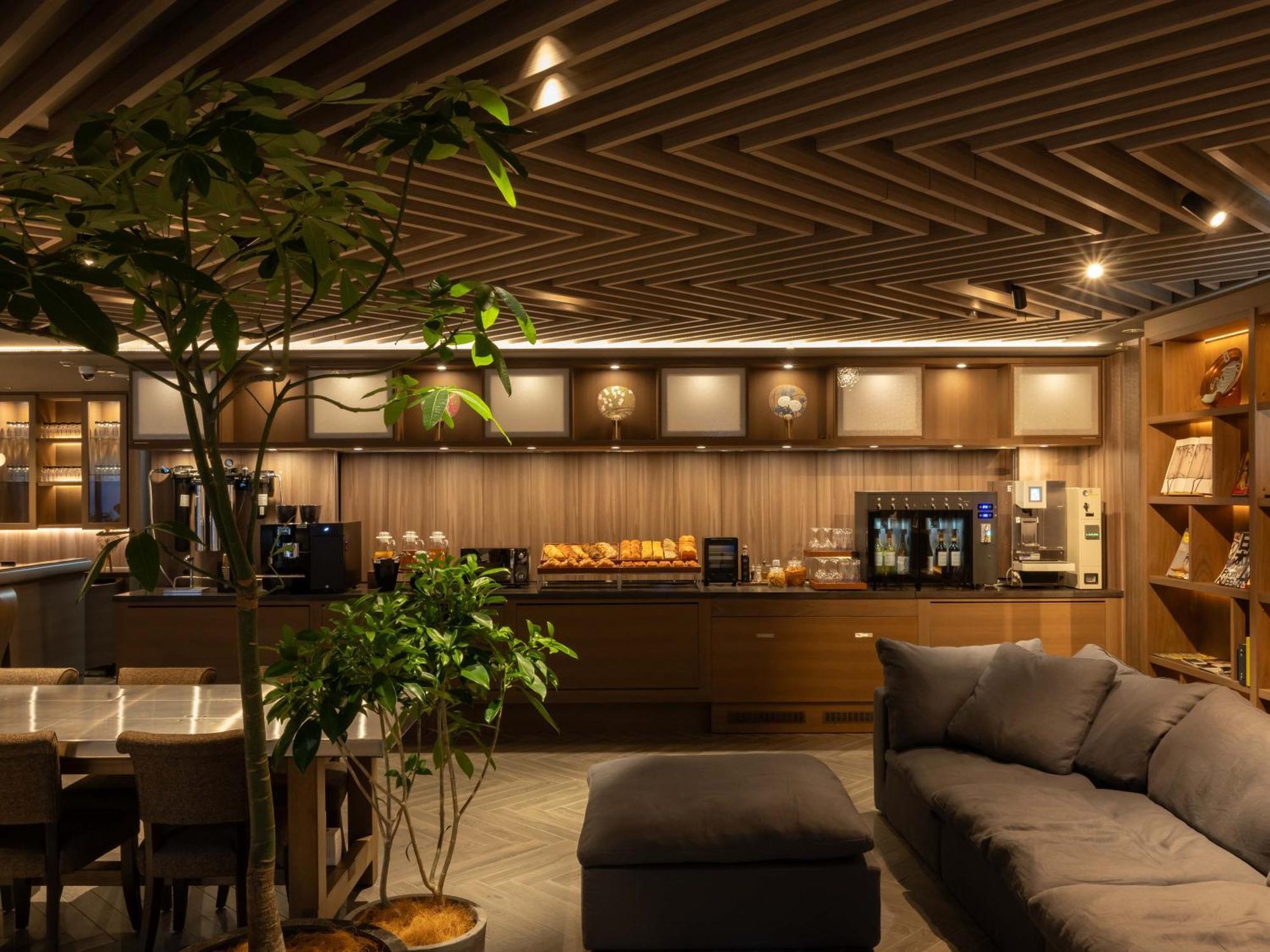 Отель Insomnia Kyoto Oike Экстерьер фото